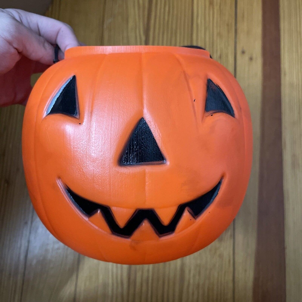 VTG General Foam Plastics Blow Mold Pumpkin Halloween Candy Bucket Pail Smiling